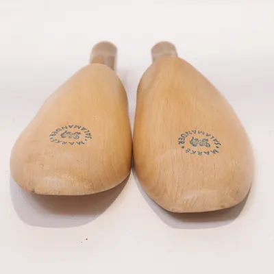 Shoe tree (Beige) from Salamander