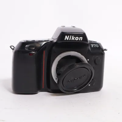 Caméra DSLR (F70) de Nikon