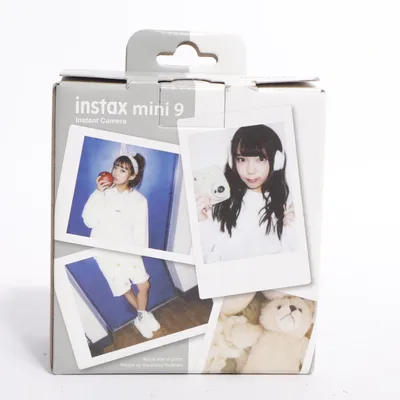 Polaroid camera (Mini 9) from Fujifilm
