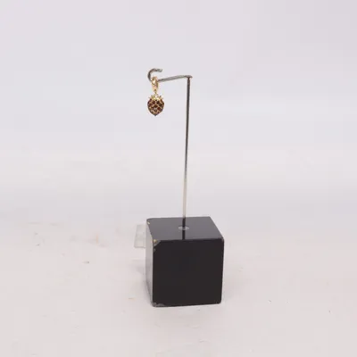 Berlock (Guldfärgad, Röd) Okänd metall