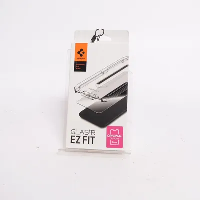 Screen protector (Glas.tR Ez Fit) from Spigen