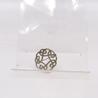 Brosch (Silverfärgad) Okänd metall