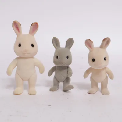 Toy figurine (White, Gray, Multicolored) from Sylvanian Families
