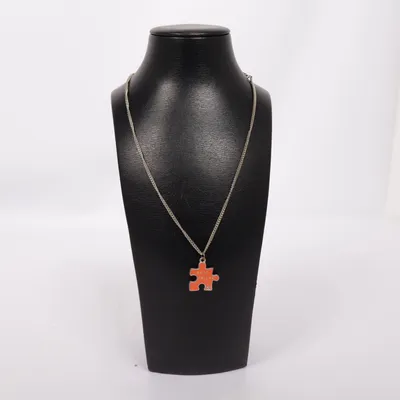 Halsband (Silverfärgad, Röd) Okänd metall