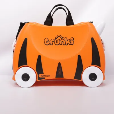 Kabinväska (Orange, Svart, Vit) från Trunki