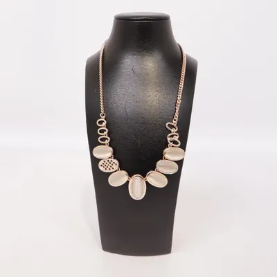 Halsband (Guldfärgad, Vit) från Sandra Mansour x H&M Okänd metall