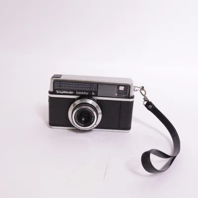 Analog compact camera (BESSY K) from Voigtländer