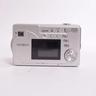 Digital kompaktkamera (DIMAGE E223) från Minolta