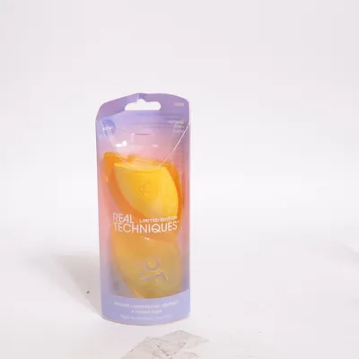 Sminksvamp (Miracle Complexion Sponge + Travel Case) från Real Techniques