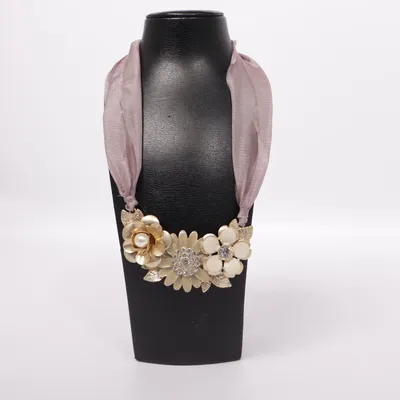 Halsband (Lila, Guldfärgad) från Adoore Okänd metall