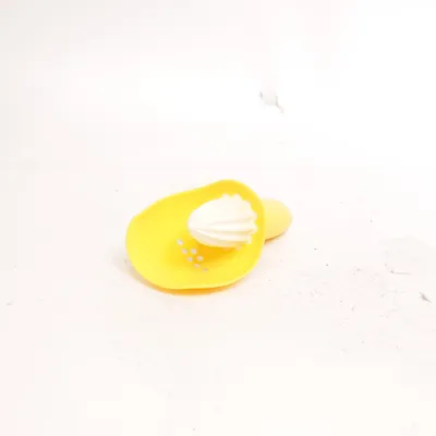 Citrus press (Yellow, White) from Joseph Joseph