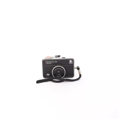 Analog kompaktkamera (Agfamatic 100 Sensor) från Agfa