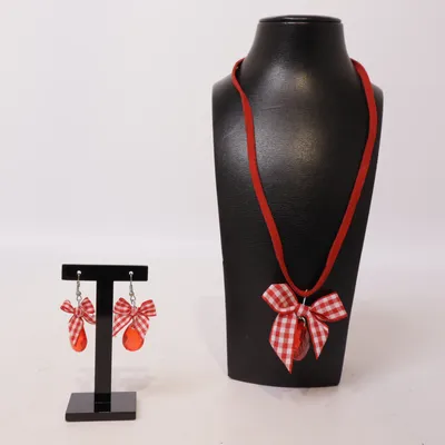 Smyckesset (Röd, Vit) Okänd metall