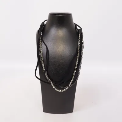 Kroppssmycke (Svart, Silverfärgad) Okänd metall