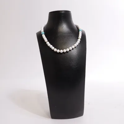 Halsband (Vit, Turkos) från Burga