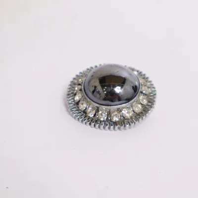 Brooch (Gray) Unknown metal