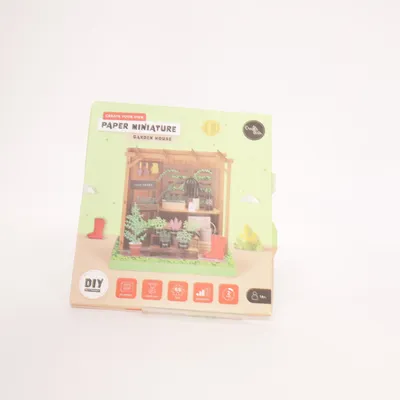 Pyssel (Paper Miniature Garden House) från Crafts & Co