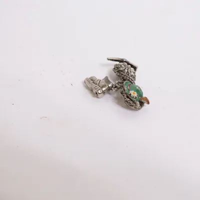 Brooch (Silver, Green, White) Unknown metal