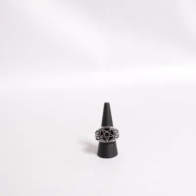 Ring (Svart, Silverfärgad) Okänd metall