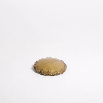 Brosch (Guldfärgad) Okänd metall