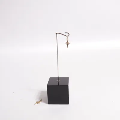 Charm (Gold) Unknown metal