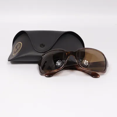 Solglasögon (RB4068) från Ray-Ban