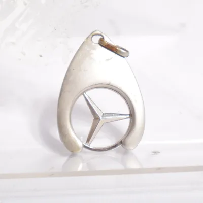 Hänge (Silverfärgad) från Mercedes-Benz Okänd metall