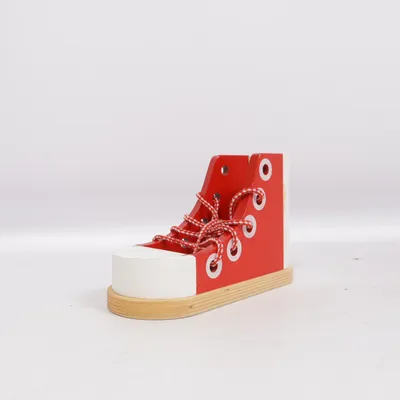Activiteitenspeelgoed (Wooden Lacing Shoe) van Melissa & Doug