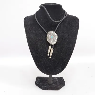 Collier (Noir, Argent, Turquoise) Métal inconnu