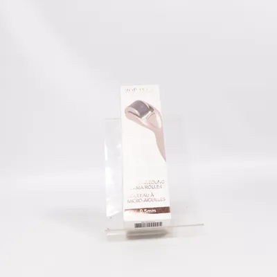 Skin roller (Micro-Needling Derma Roller) from Zoë Ayla