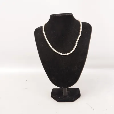 Necklace (White, Gold) from Bonnie Unknown metal