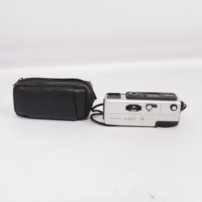 Appareil photo compact analogique (16 QT) de Minolta