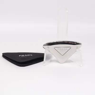 Outils de massage du visage (Guasha) de Prada Beauty