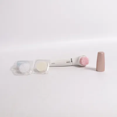 Cleansing device from Braun