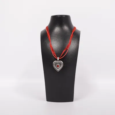 Halsband (Röd) Okänd metall