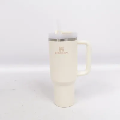 Thermos mug (Quencher H2.0 Flowstate Tumbler) from Stanley