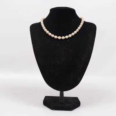 Necklace (White) Unknown metal