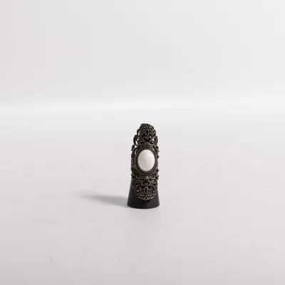 Ring (Guldfärgad, Vit) Okänd metall