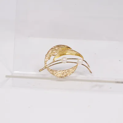 Brosch (Guldfärgad) Okänd metall