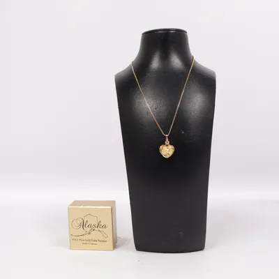 Necklace (Gold) from Alaska Unknown metal