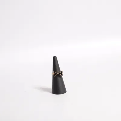 Ring (Guldfärgad, Svart) från Sabrina Dehoff Okänd metall