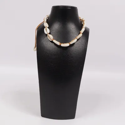 Halsband (Vit, Brun) från Milena Snäckor