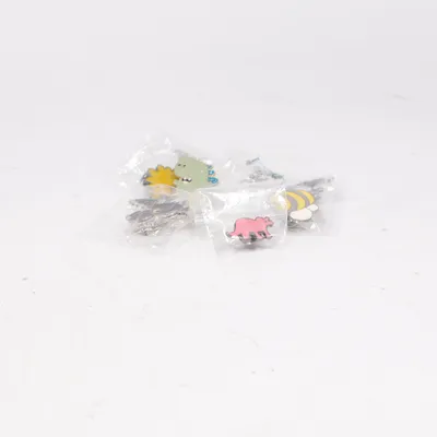 Brosch (Flerfärgad) Okänd metall