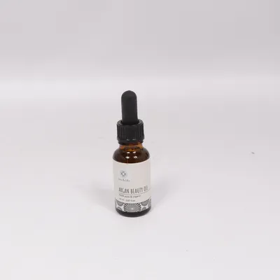 Facial oil from Leo & Lilo