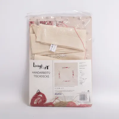 Embroidery patterns (Handarbeits-Tischdecke) from Living Art Polyester