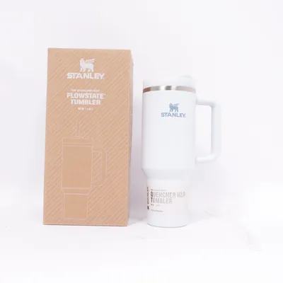 Thermos mug (The Quencher H2.0 Flowstate Tumbler) from Stanley