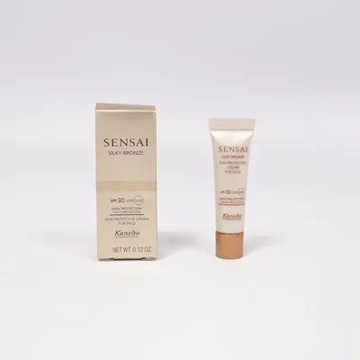 Sunscreen (Silky Bronze Sun Protective Cream For Face) from Kanebo