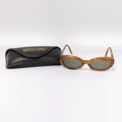 Solglasögon (3502-S) från Moschino