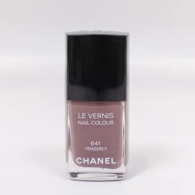 Nail polish (LE VERNIS 641 TENDERLY) from Chanel