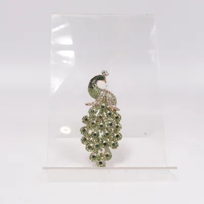 Brooch (Green) Unknown metal